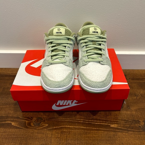 Honeydew Dunks - Picture 1 of 7